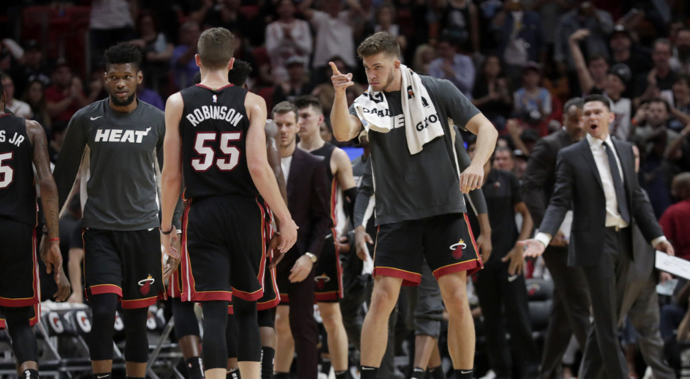 爱游戏官网印第安纳步行者内部会议纪要流出——国际比赛日官宣签约，NBA常规赛使命明确，更衣室氛围转暖的简单介绍