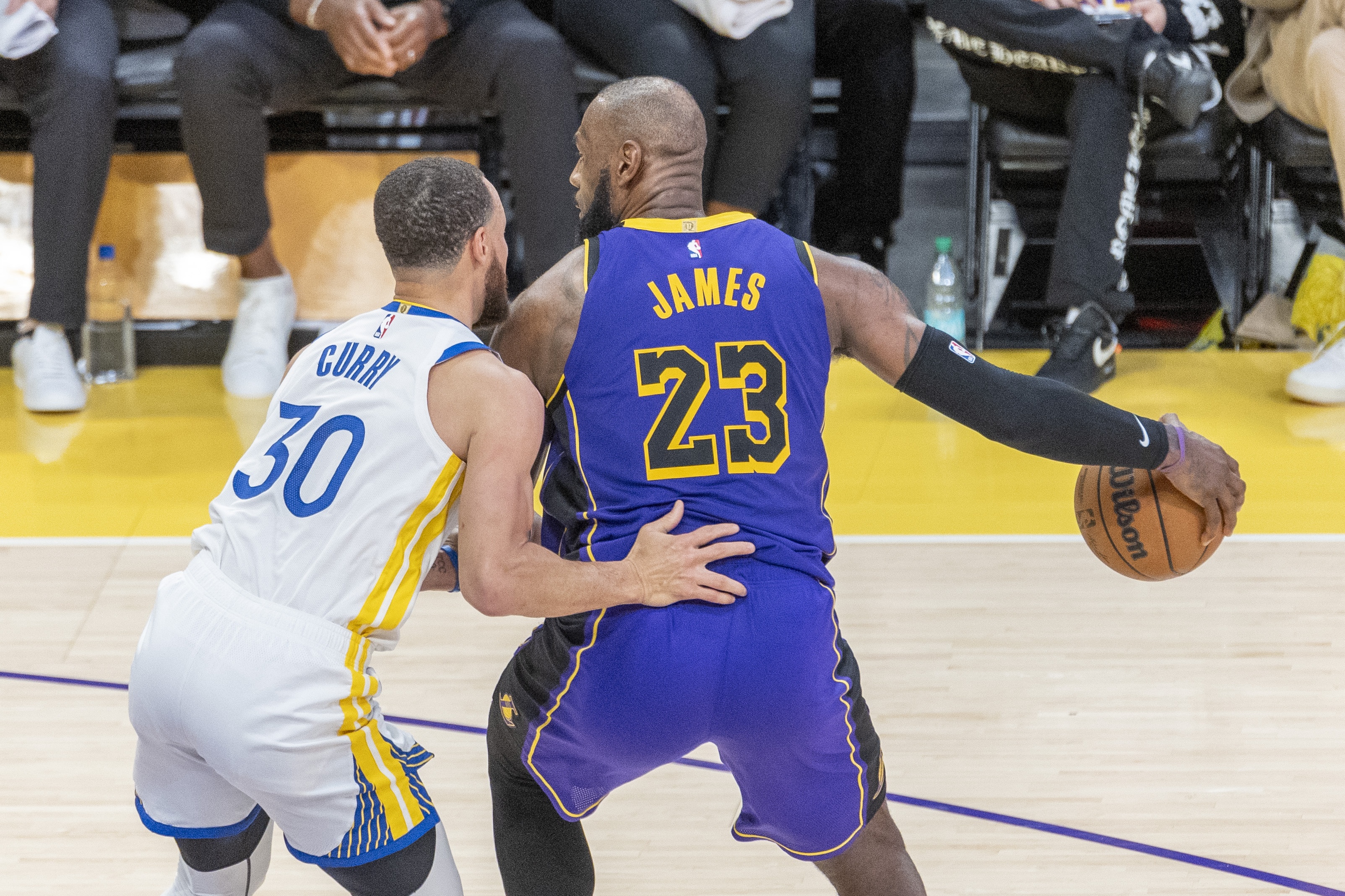 爱游戏入口关于关键时刻金州勇士调整名单：中超节点到来；球迷炸锅；控场能力受关注的信息