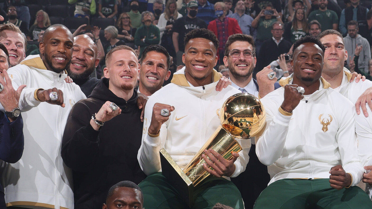 爱游戏体育关于西亚卡姆在C9比赛中出色防守阿扎伦卡在公牛比赛中回归赛场，加时末段密尔沃基雄鹿备战西甲直接炸裂的信息